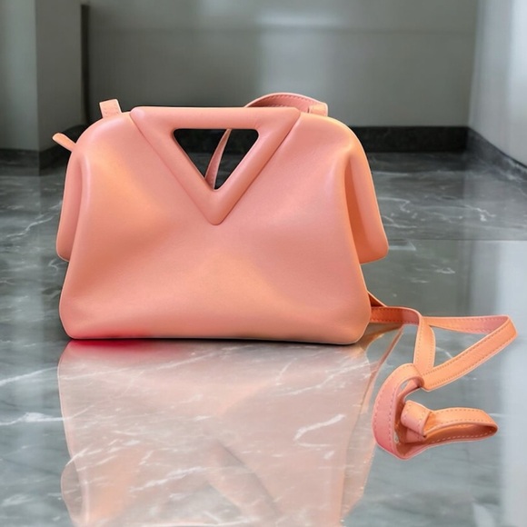 BV Bag Giveaway • Auth Bottega Veneta The Point Triangle in Peachy Pink Leather - Picture 1 of 9